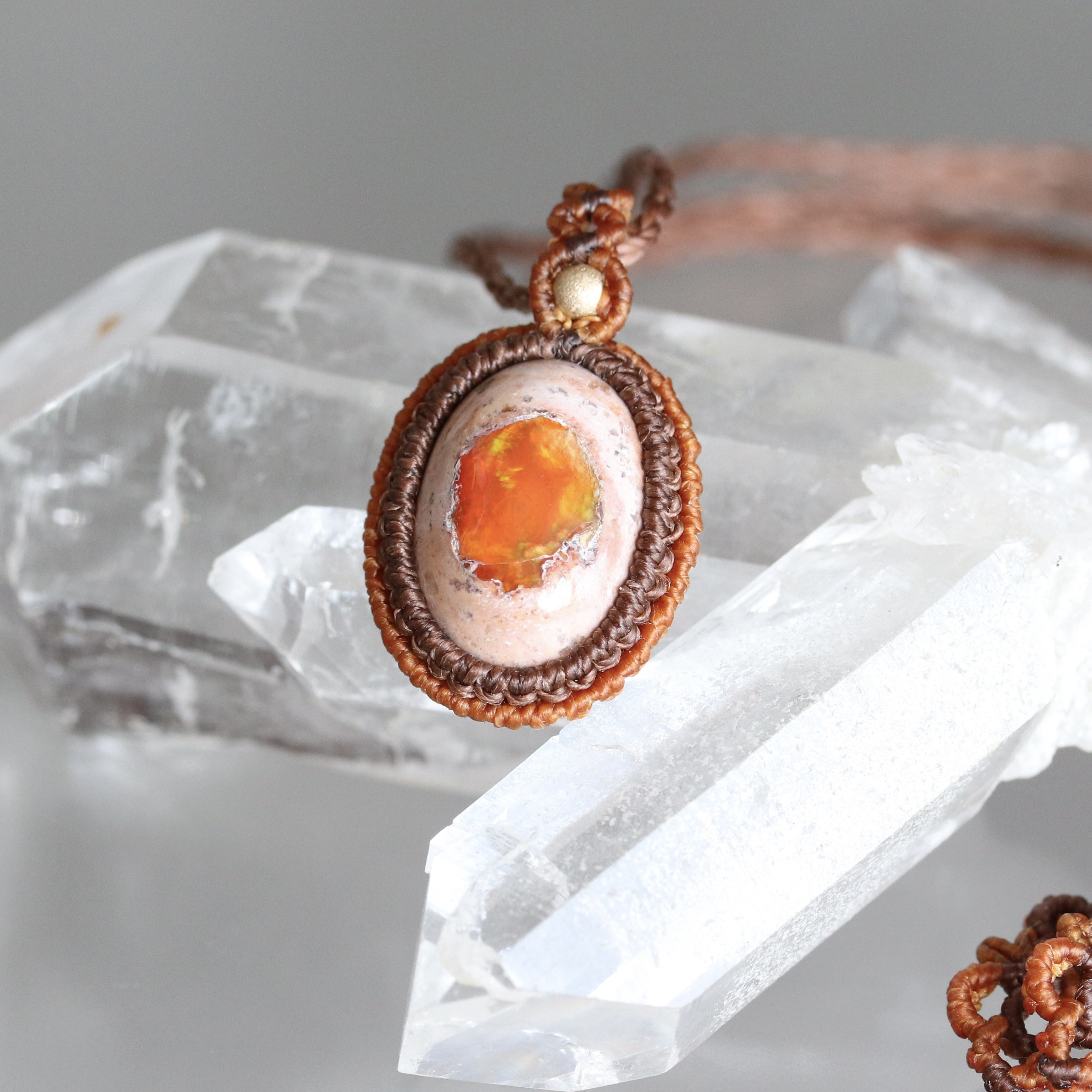 【マクラメ】シンプルな首飾り✩✩カンテラオパール26【10月誕生石】