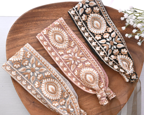 ハンドメイド☆刺繍リボンと引き揃え糸のヴィンテージ風ヘアアクセサリー ハンドメイド☆刺繍リボンと引き揃え糸のヴィンテージ風ヘア