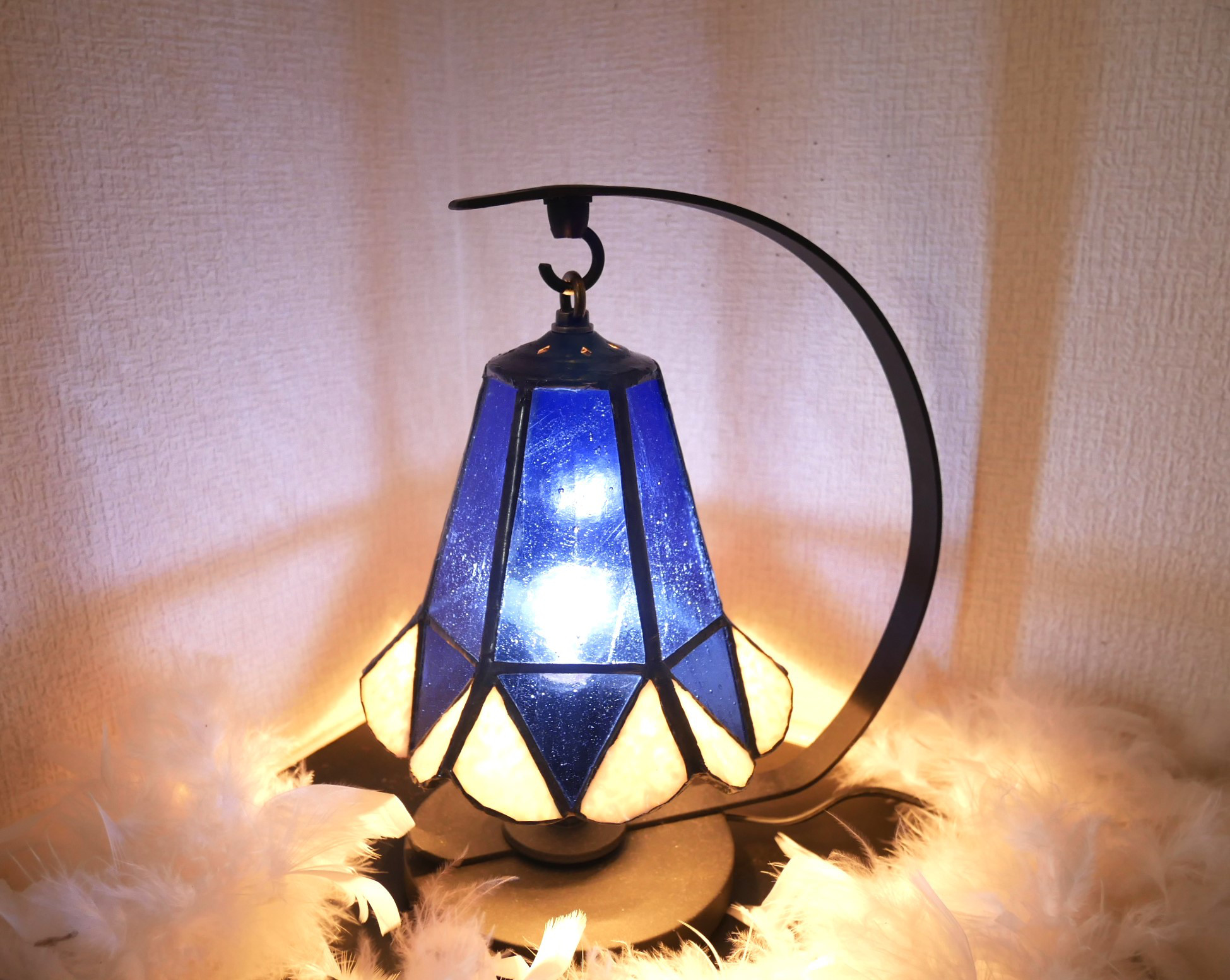 ✴︎:.Creema限定♪　青と白の神秘 - フレアランプの幻想世界　ステンドグラスランプ