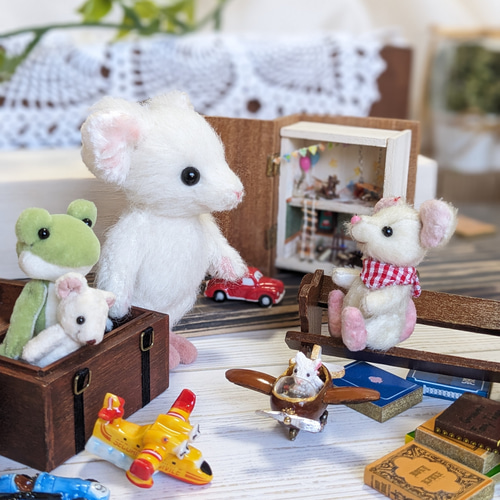 限定1点】白ネズミと本のお家 ぬいぐるみ どんぐり ミニチュア ドール