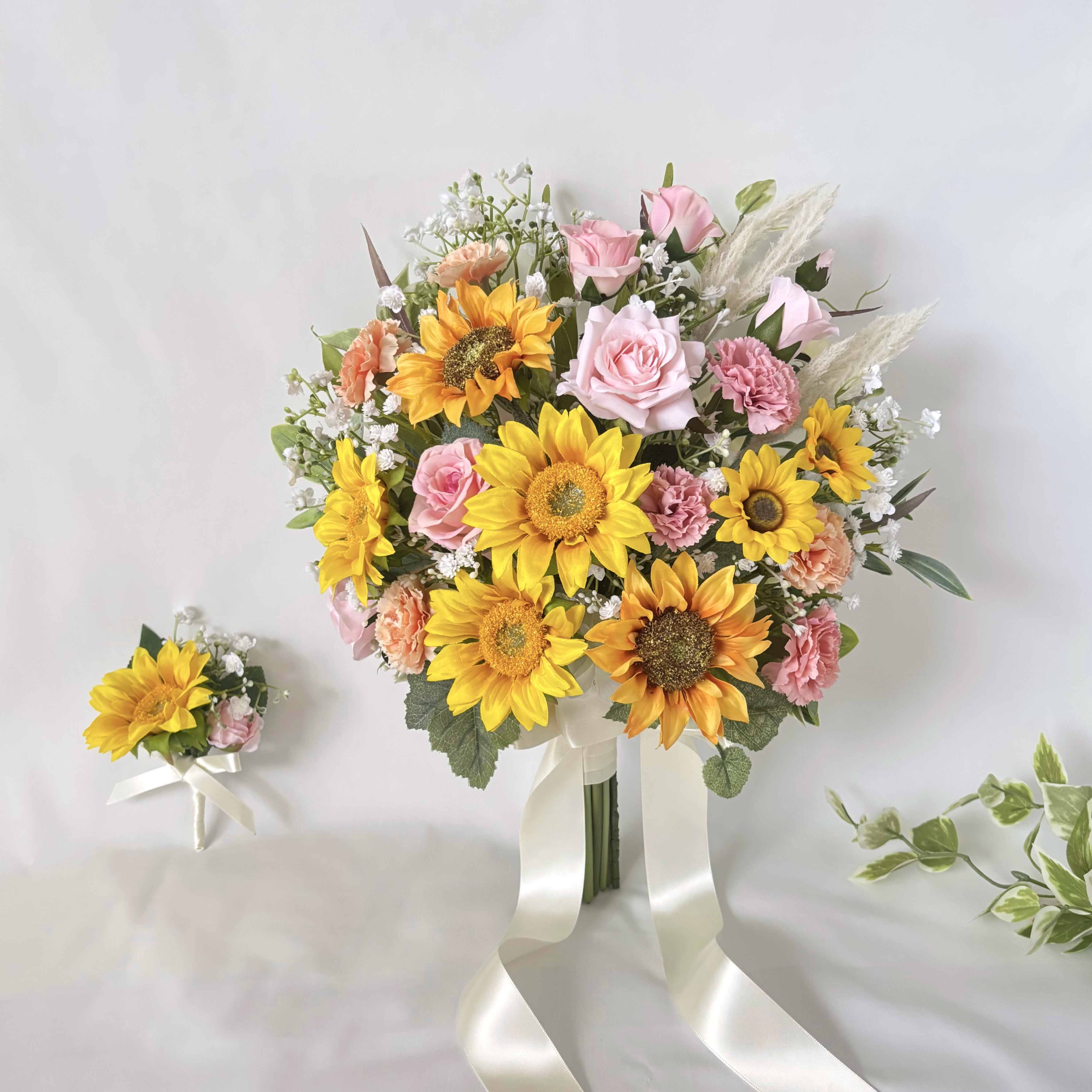 【オーダーメイド】ひまわりとピンクローズのナチュラル クラッチブーケ（造花・ウェディング・結婚式・前撮り・フォト・ブーケ