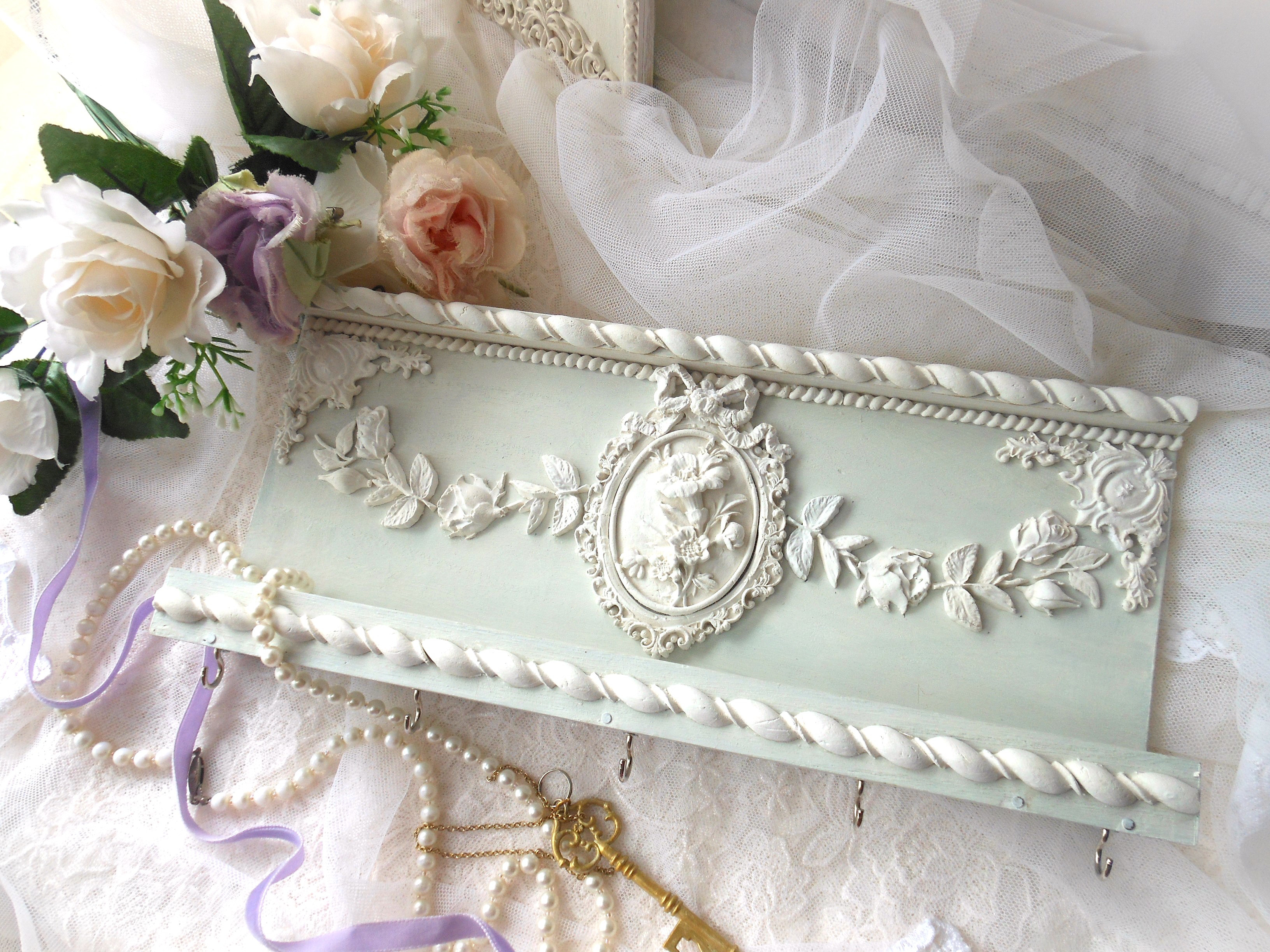 シャビーシックな薔薇のガーランドレリーフ キーフック