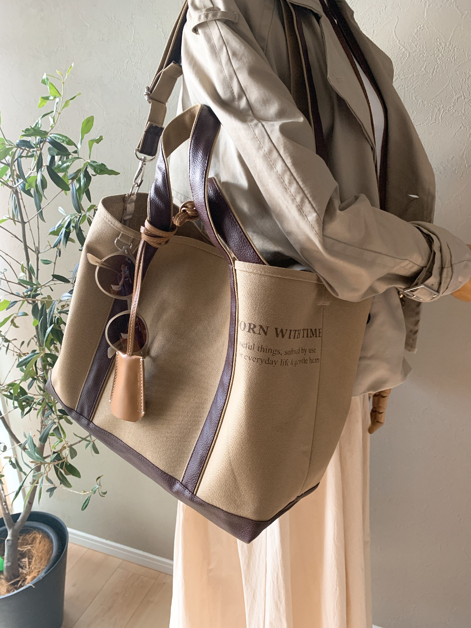 大人のロゴ入りトート／肩掛けOK・旅行にも◎（ブラウン）