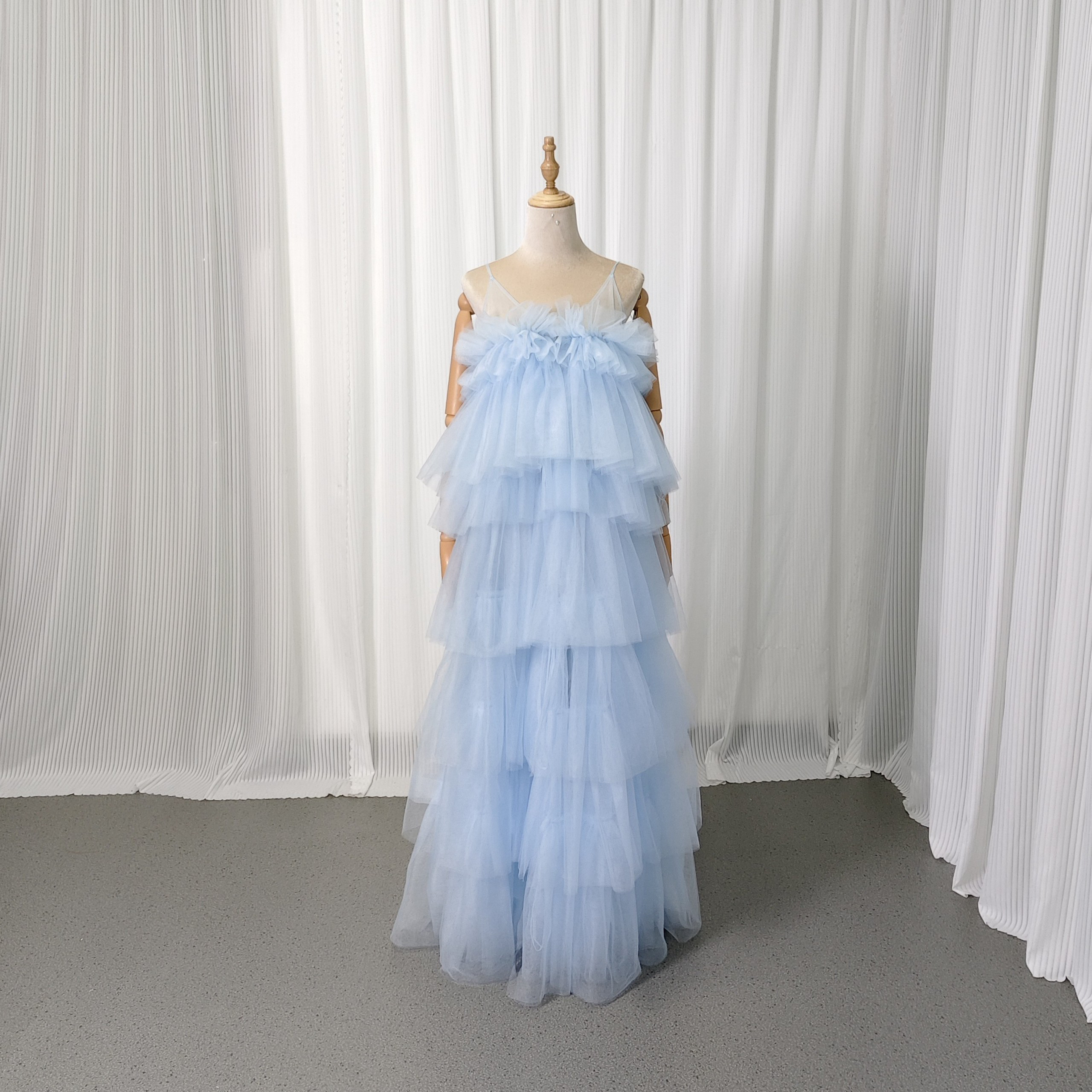 送料無料！カラードレス 爽やかで優しいブルー キャミソール ティアードのドレス オリジナルドレス トレーン 前撮り
