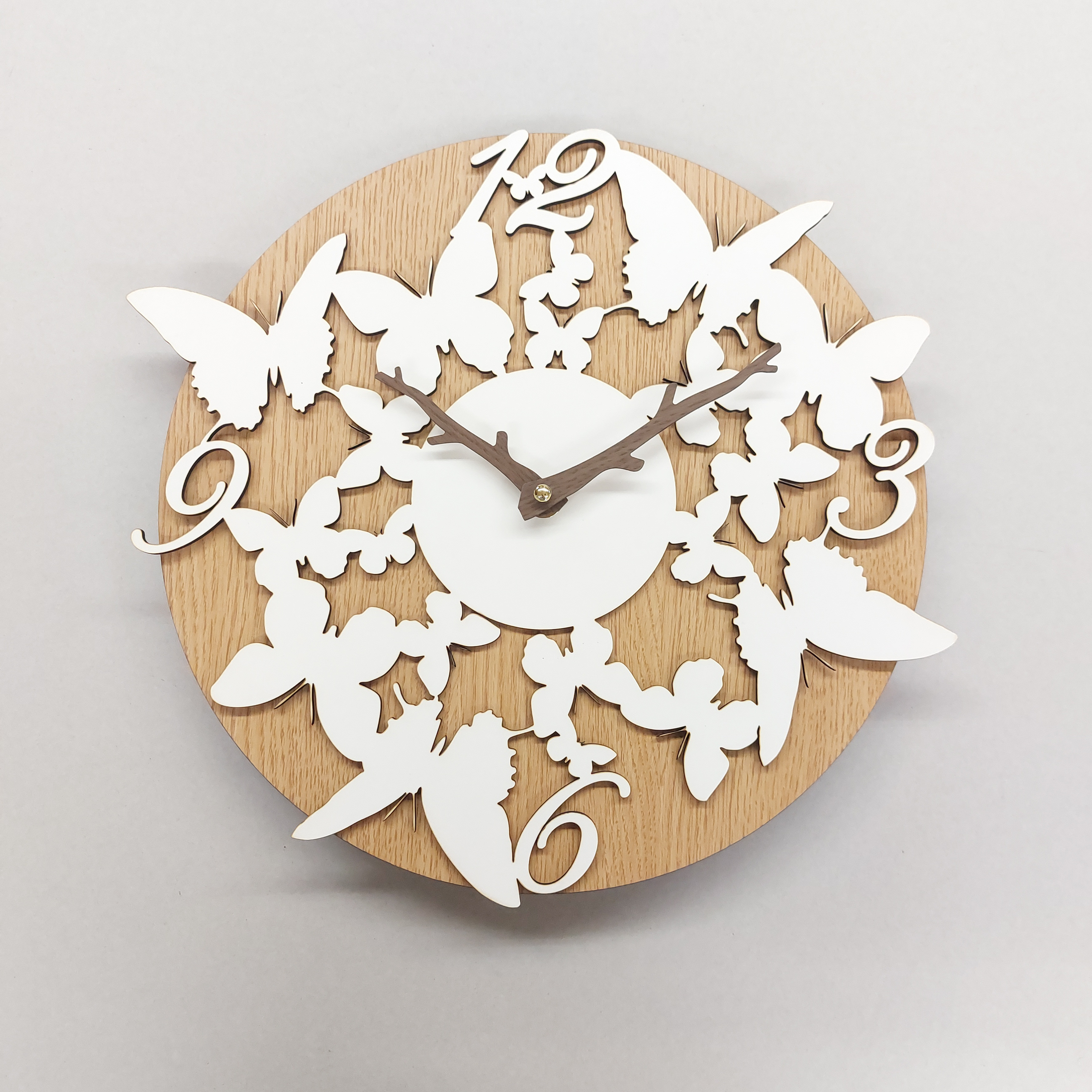 【期間限定値下げ3000円引き】北欧風　蝶のデザイン木製掛け時計　白　静音タイプ