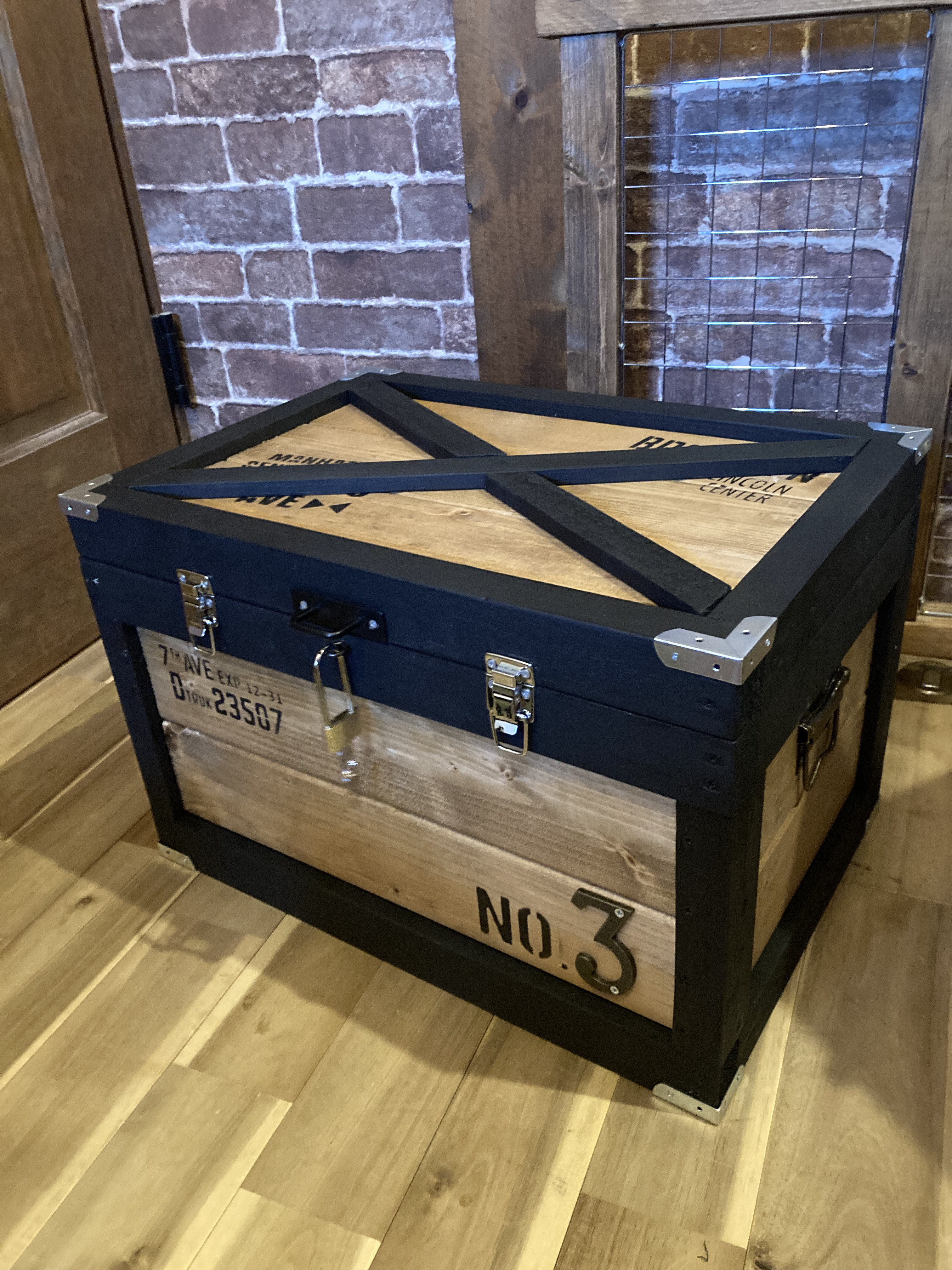 【カスタマイズ仕様✨キャンパーさんへオススメ❗️男前キャンプギア収納BOX】