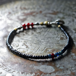 金赤ホワイトハーツ、多彩シルバービーズ、漆黒ビーズ、oldインド