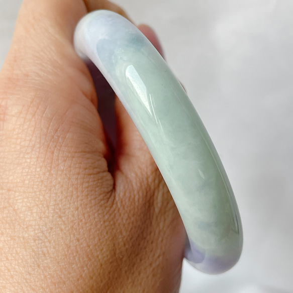 【新入荷】本翡翠保証‼️天然翡翠ラベンダー色バングル　内径約56.9mm 鑑定書付 8枚目の画像