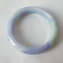 【新入荷】本翡翠保証‼️天然翡翠ラベンダー色バングル　内径約56.9mm 鑑定書付 2枚目の画像