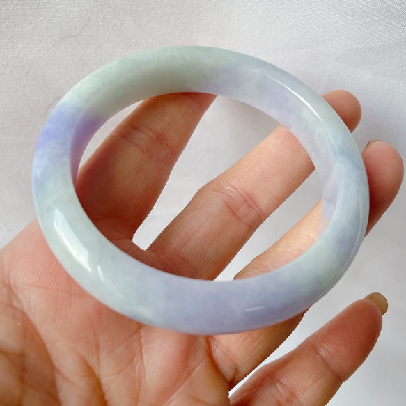【新入荷】本翡翠保証‼️天然翡翠ラベンダー色バングル　内径約56.9mm 鑑定書付 4枚目の画像