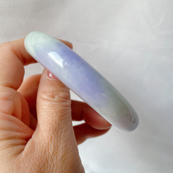 【新入荷】本翡翠保証‼️天然翡翠ラベンダー色バングル　内径約56.9mm 鑑定書付 7枚目の画像