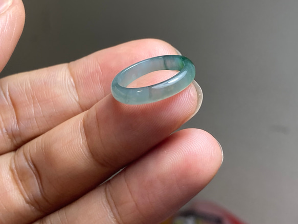 L12-208 ピンキーリング 氷種 深暗緑 4.5号 グアテマラ産 A貨 本翡翠 くりぬき リング 5枚目の画像