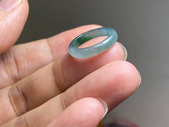L12-208 ピンキーリング 氷種 深暗緑 4.5号 グアテマラ産 A貨 本翡翠 くりぬき リング 4枚目の画像