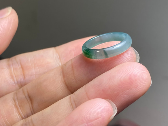 L12-208 ピンキーリング 氷種 深暗緑 4.5号 グアテマラ産 A貨 本翡翠 くりぬき リング 3枚目の画像