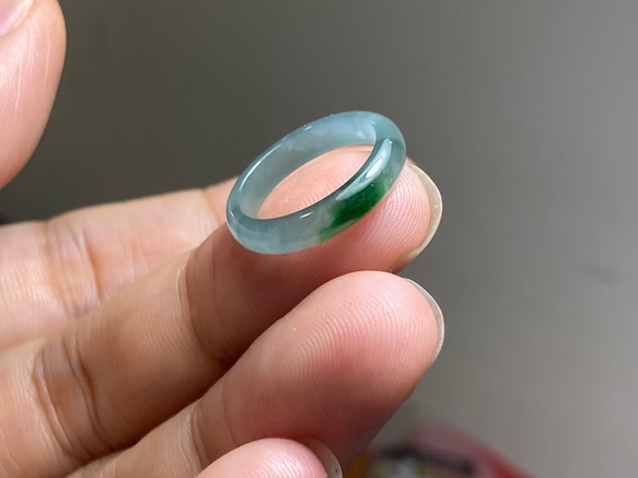 L12-208 ピンキーリング 氷種 深暗緑 4.5号 グアテマラ産 A貨 本翡翠 くりぬき リング 6枚目の画像