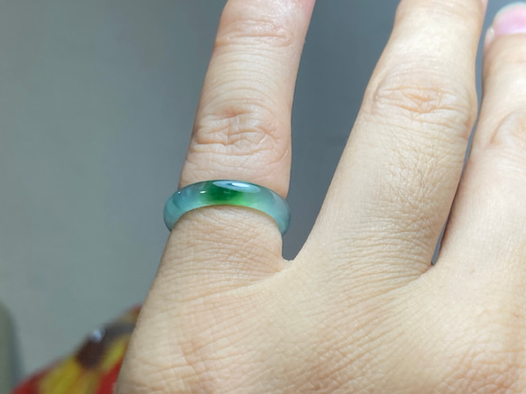 L12-208 ピンキーリング 氷種 深暗緑 4.5号 グアテマラ産 A貨 本翡翠 くりぬき リング 9枚目の画像