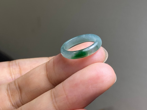 L12-208 ピンキーリング 氷種 深暗緑 4.5号 グアテマラ産 A貨 本翡翠 くりぬき リング 2枚目の画像