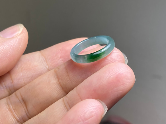 L12-208 ピンキーリング 氷種 深暗緑 4.5号 グアテマラ産 A貨 本翡翠 くりぬき リング 7枚目の画像