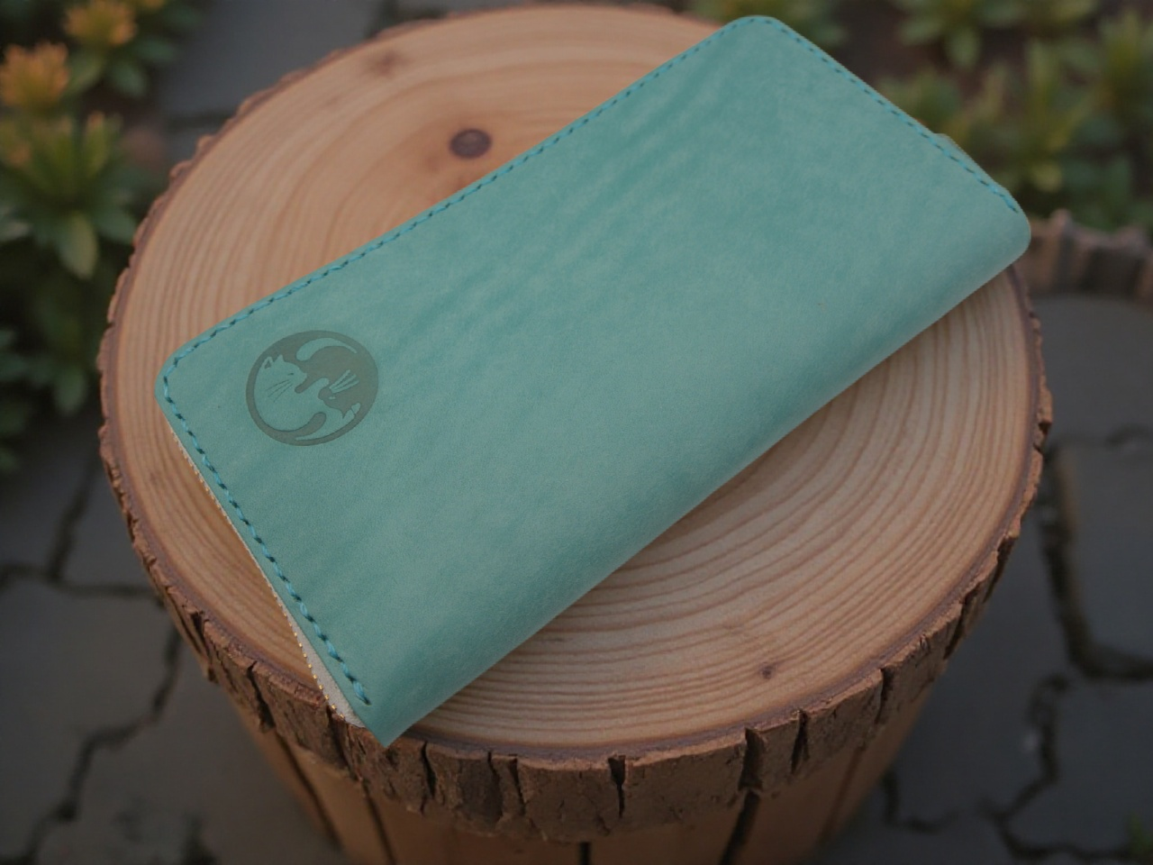 ラウンドファスナー長財布　通帳も入る大容量　眠り猫　猫　陽陰　肉球　イタリアンレザー　アクア　水色 8,520円