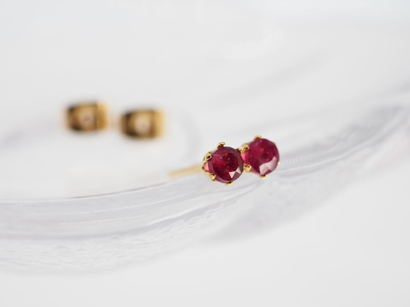 ルビー 一粒ピアス 3mm サージカルステンレス ピアス（スタッド・一粒