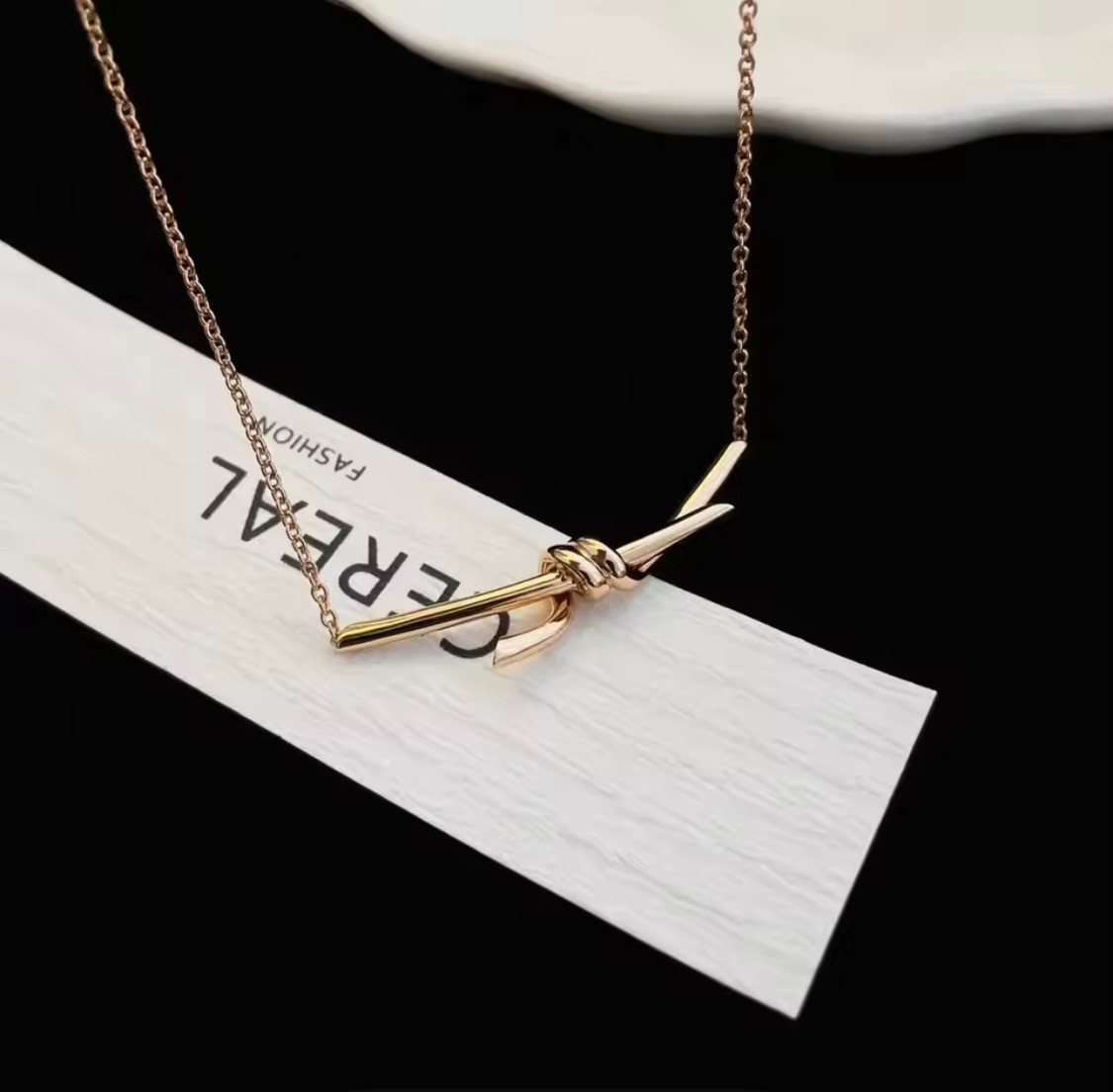 送料無料！高品質！PGリボン結び目ノットシンプルネックレス