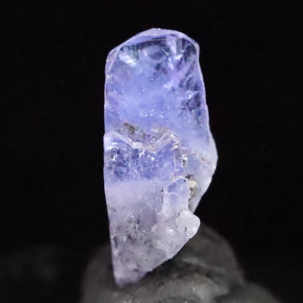 タンザナイト 非加熱 11.5mm原石 結晶 1.52ct  #92473