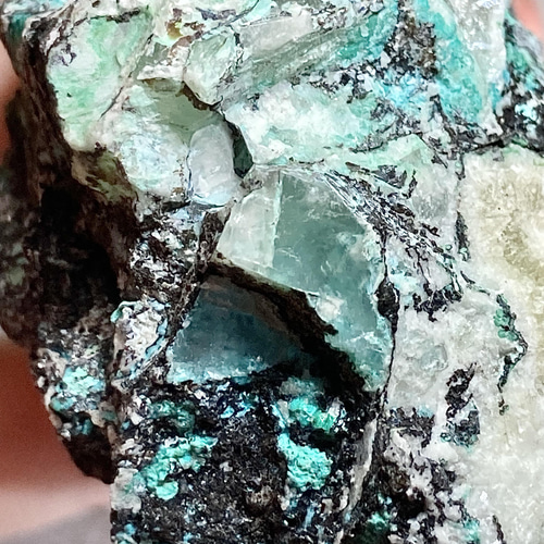 ジェムシリカ　レインボー　クリソコラ　原石　ラフストーン ジェムシリカレインボークリソコラ原石ラフストーン