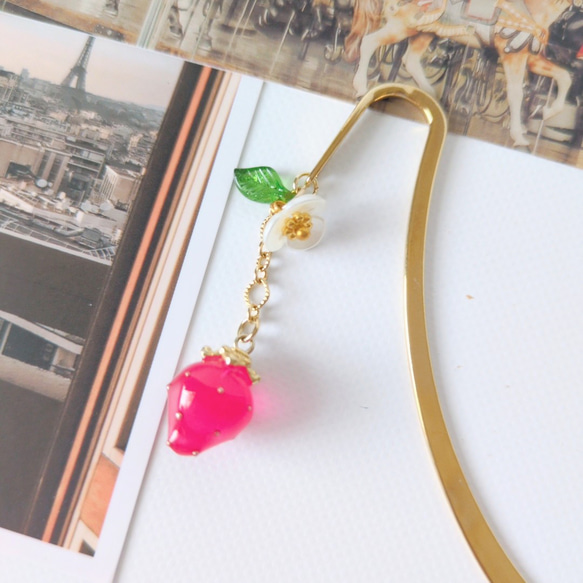 苺のしおり　ブックマーカー　ブックマーク　いちご　栞　読書　本　手帳　スケジュール帳　日記　帯飾り　文庫本　雑誌　挟む　 6枚目の画像