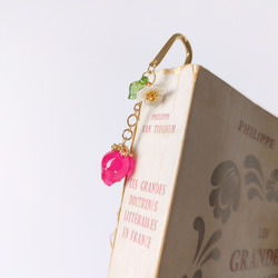 苺のしおり　ブックマーカー　ブックマーク　いちご　栞　読書　本　手帳　スケジュール帳　日記　帯飾り　文庫本　雑誌　挟む　 2枚目の画像