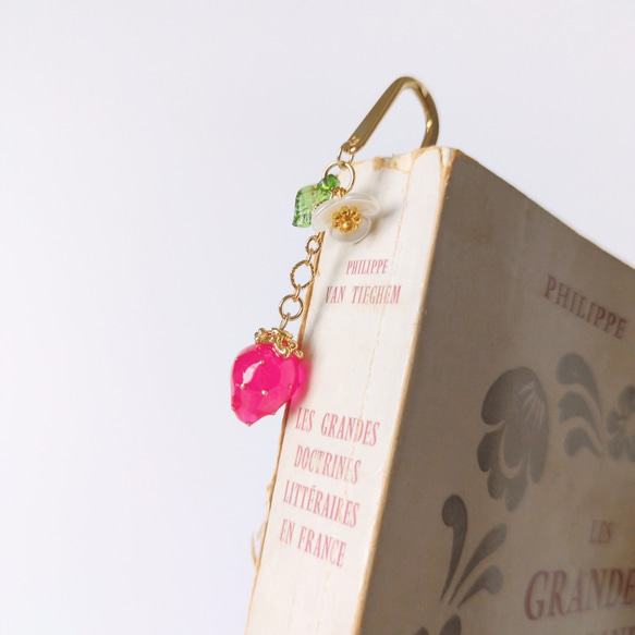 苺のしおり　ブックマーカー　ブックマーク　いちご　栞　読書　本　手帳　スケジュール帳　日記　帯飾り　文庫本　雑誌　挟む　 2枚目の画像