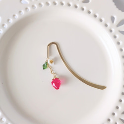 苺のしおり　ブックマーカー　ブックマーク　いちご　栞　読書　本　手帳　スケジュール帳　日記　帯飾り　文庫本　雑誌　挟む　 3枚目の画像