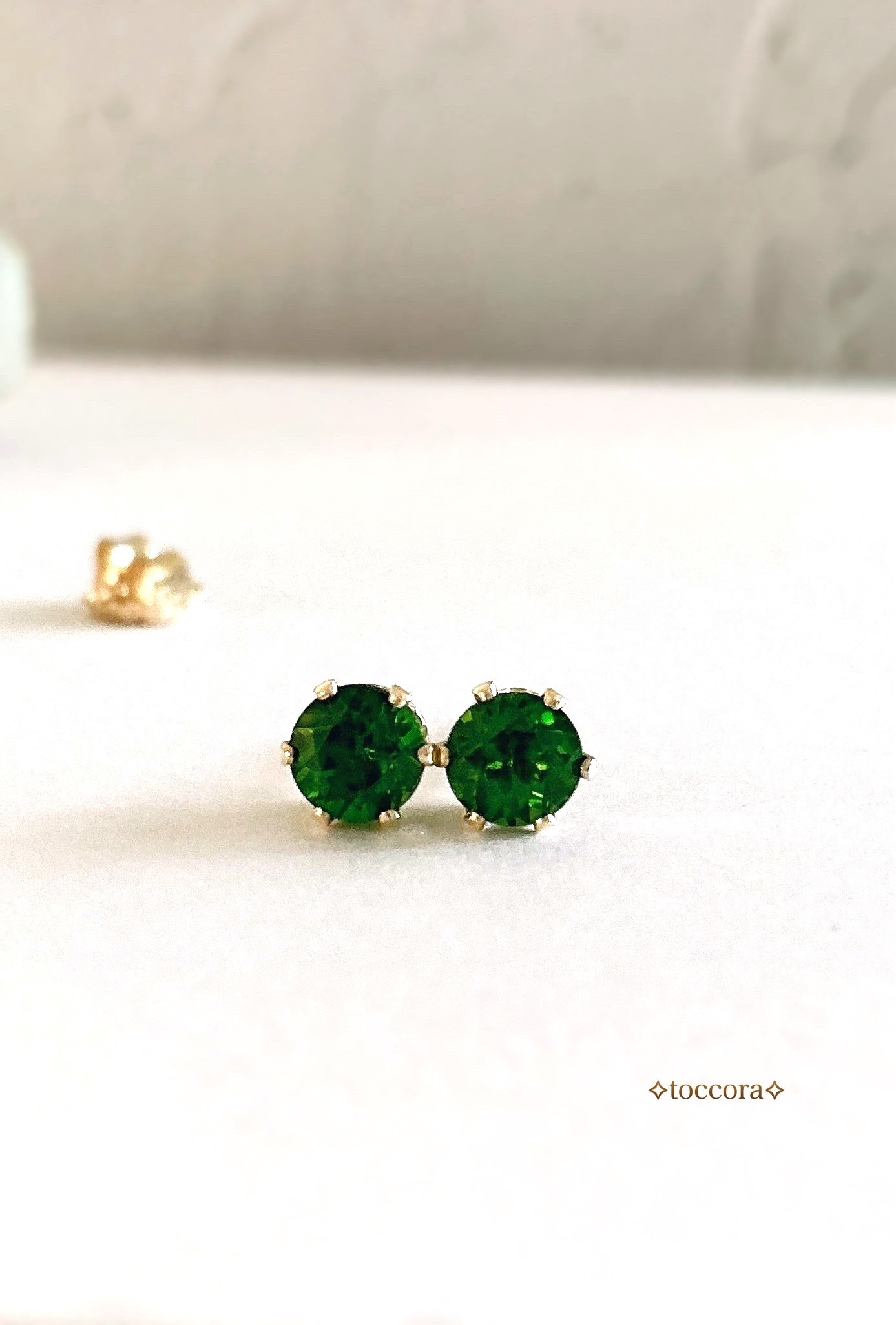 天然石と14kgfꕤ*.ﾟ4mmクロムダイオプサイドスタッドピアス 6本爪クラウン枠