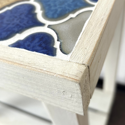 レトロなかわいさが魅力のランタンタイルコンソールテーブルワイド　ブルー系　棚付き レトロなかわいさが魅力のランタンタイルコンソールテーブルワイド