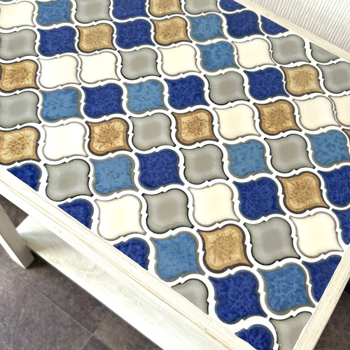 レトロなかわいさが魅力のランタンタイルコンソールテーブルワイド