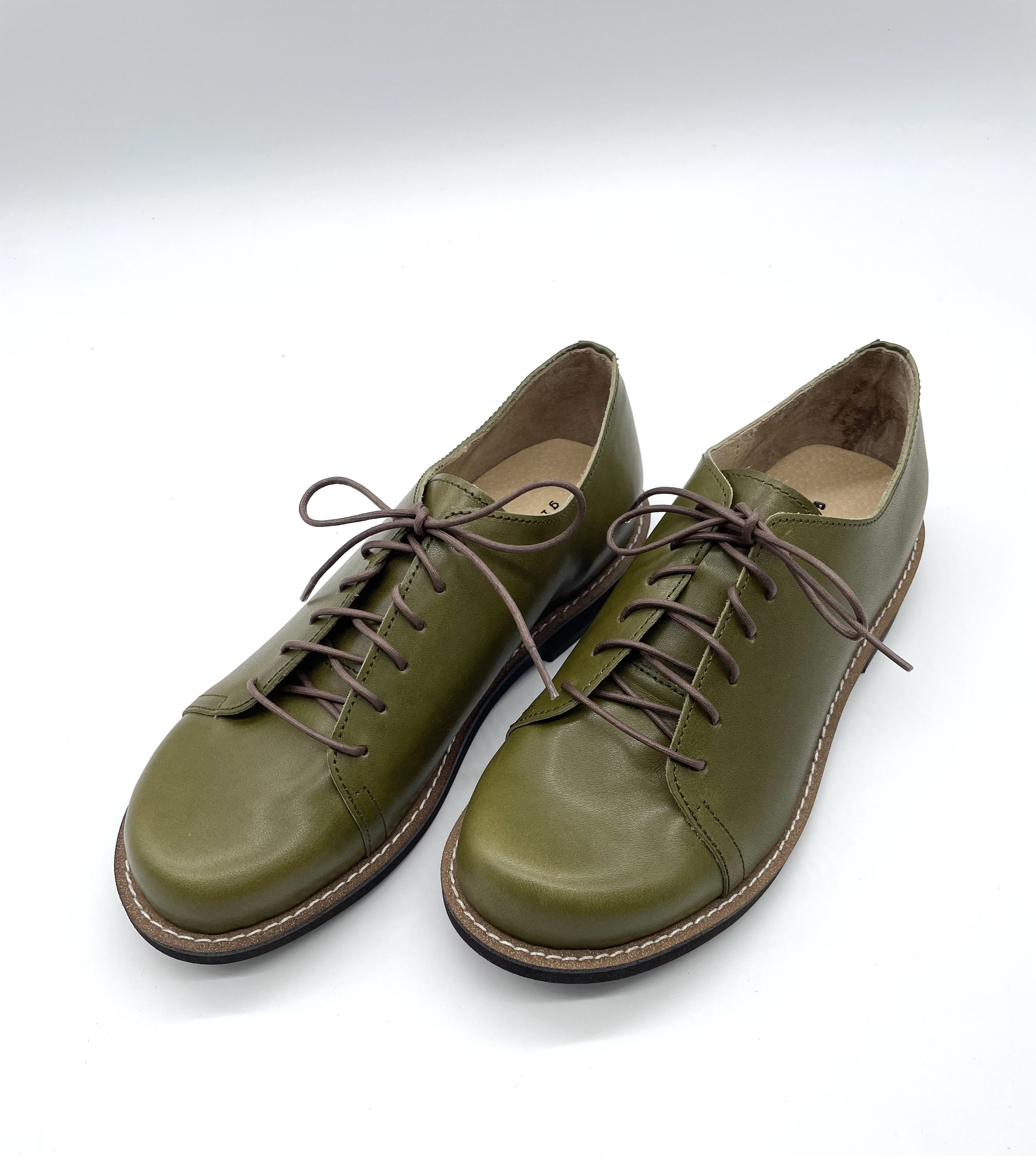 【grow naturally】オールシーズン春〜夏〜秋〜冬ハンドメイド栃木レザースニーカー　カーキ　革靴