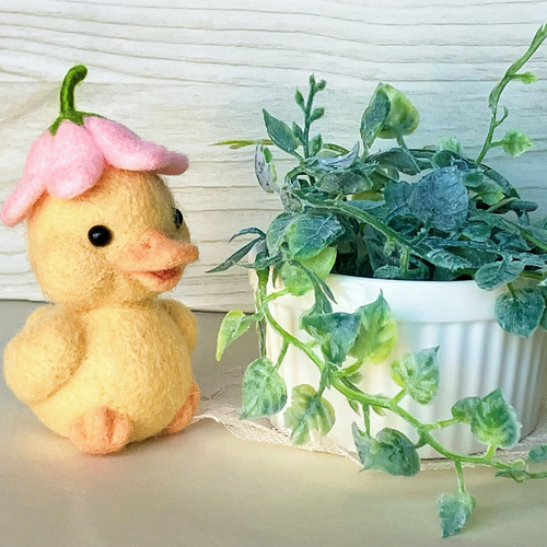 ＊あひる＊羊毛フェルト 受注制作】お花ぼうしのアヒルくん｜羊毛フェルト 置き物