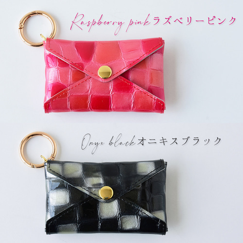 新色仲間入り！ステンドグラスレザー カラビナ付きミニマルチポーチ 本