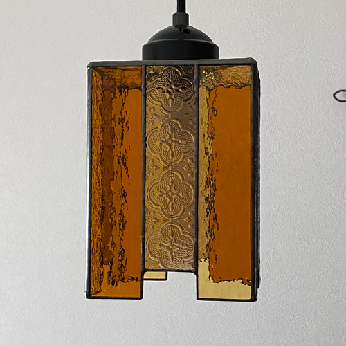 アンバー系ストライプ・ペンダントライト・ステンドグラス シーリング