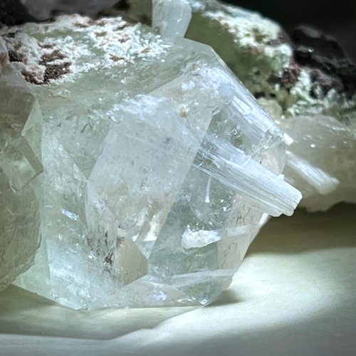 天使の水晶✨ レインボー グリーンアポフィライト 原石 クラスター 魚