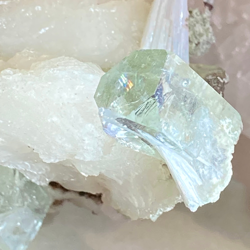 天使の水晶✨ レインボー グリーンアポフィライト 原石 クラスター 魚