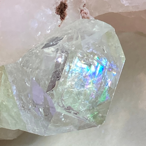 天使の水晶✨ レインボー グリーンアポフィライト 原石 クラスター 魚