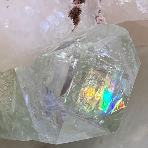 天使の水晶✨ レインボー グリーンアポフィライト 原石 クラスター 魚