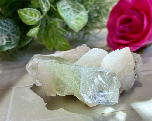 天使の水晶✨ レインボー グリーンアポフィライト 原石 クラスター 魚