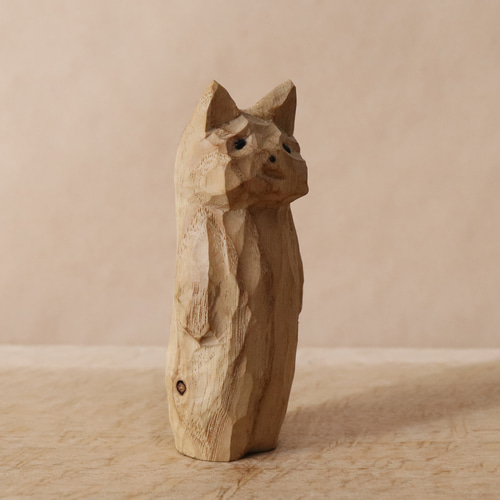 ただ立ち尽くす猫」木彫り 猫 木製 ネコの置物 インテリア雑貨（木材