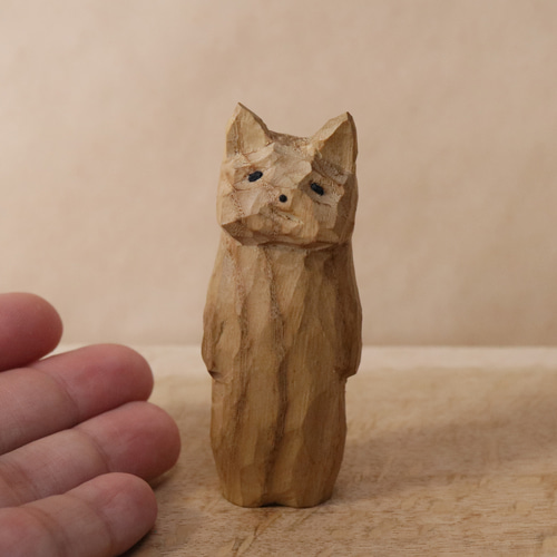 ただ立ち尽くす猫」木彫り 猫 木製 ネコの置物 インテリア雑貨（木材