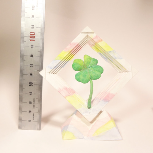 木彫刻 アート 『 虹枠の四つ葉のクローバー 』 葉 植物 緑 抽象