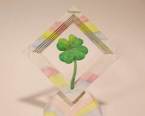 木彫刻 アート 『 虹枠の四つ葉のクローバー 』 葉 植物 緑 抽象