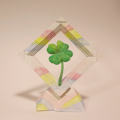 木彫刻 アート 『 虹枠の四つ葉のクローバー 』 葉 植物 緑 抽象