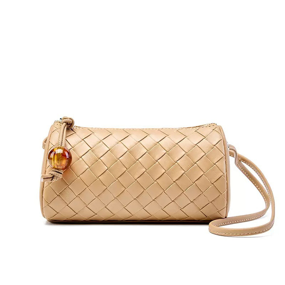 TRION 編み込みデザイン ボディバッグ ベージュ TAMSIN Double Zip Crossbody クロスボディバッグ | GUESS(ゲス) JAPAN