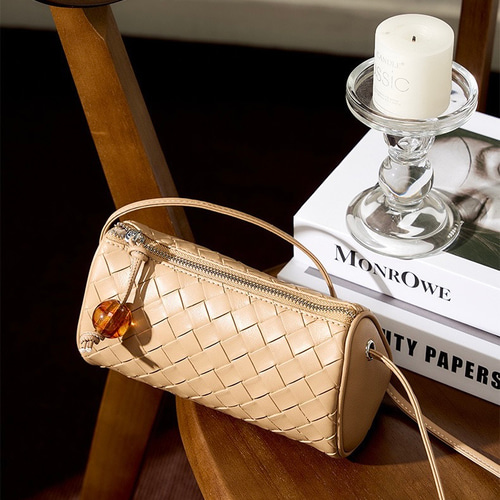 レザー 編み込みデザイン 小物入れ 本革×爆売れデザイン】編み込みレザー小さめショルダーバッグ｜枕型